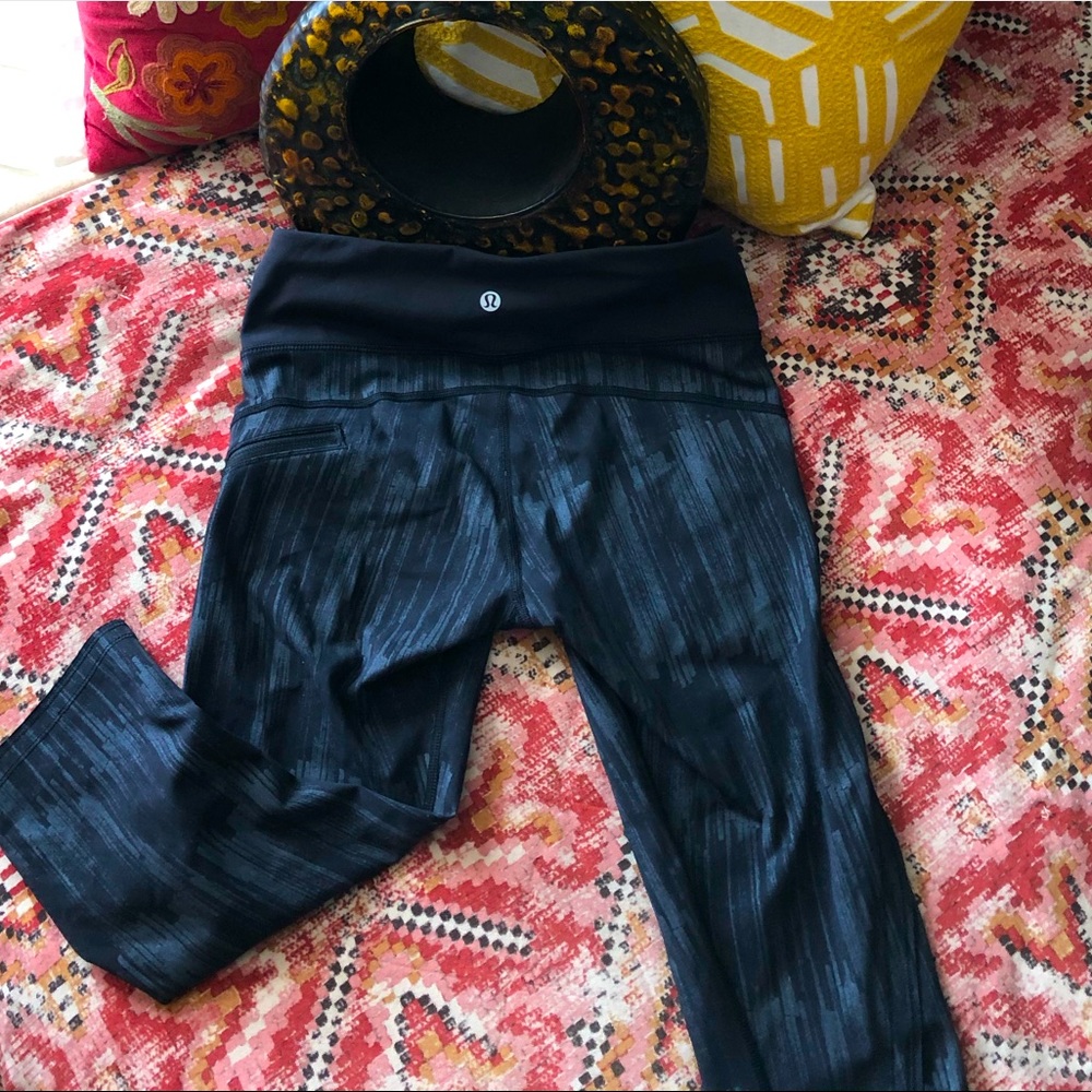 Lululemon Cropped Capri Leggings - Picture 3 of 10
